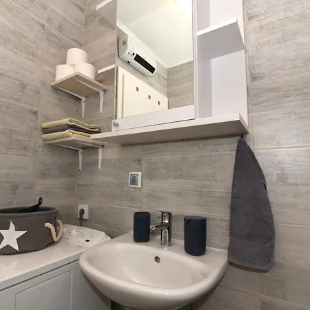 Plocica Apartman *